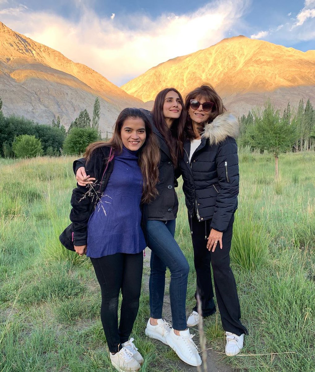 Vaaniofficial's tweet photo. Paradise 💫 https://t.co/RyrFehlFEh