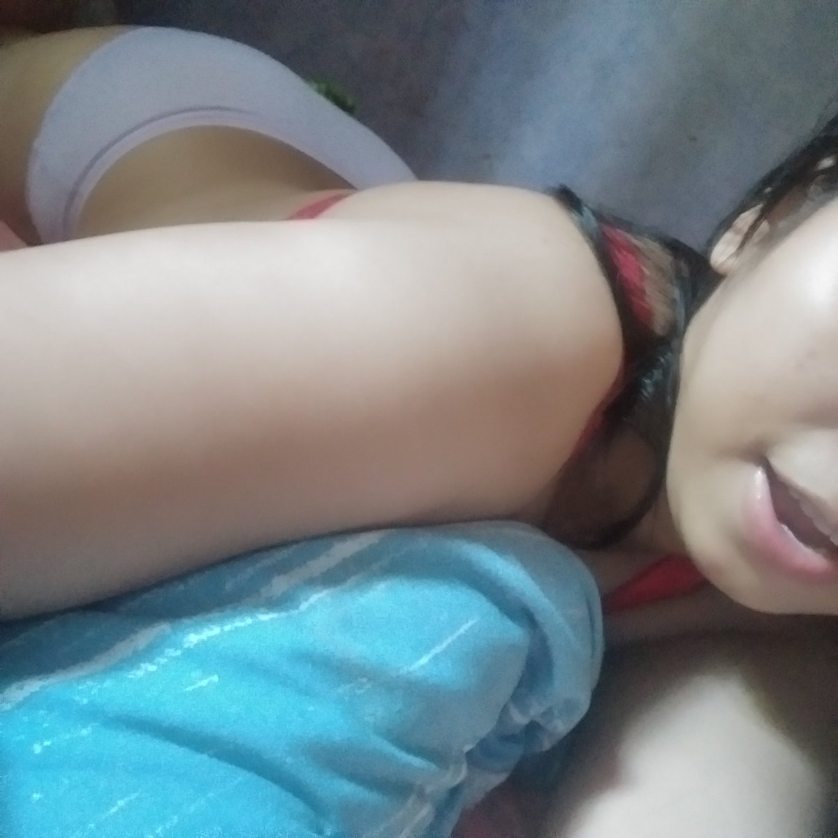 limahsari's tweet photo. Siang2 bgni sange,,,ada yg mau nemenin ga??? https://t.co/nae24NQnn4