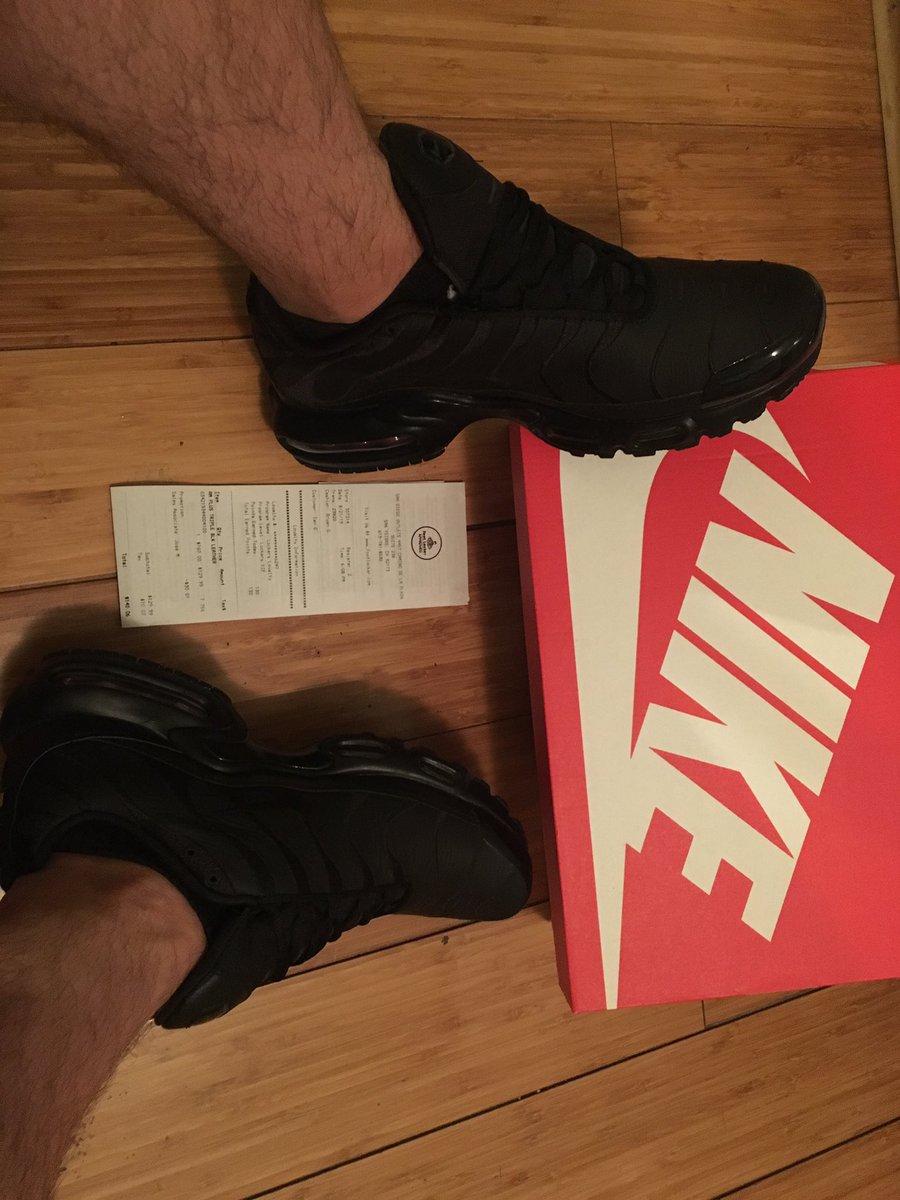 MasterBen_J's tweet photo. Prosternez vous devant mes nouvelles Tn en cuir les lopes! 😈 Qui c’est le premier qui va raquer pour me les payer?? #Tn #moneyslave #findom #cashslave #moneypig #humanatm #domination #gayslave #cuir #leather https://t.co/iClGCyakV2