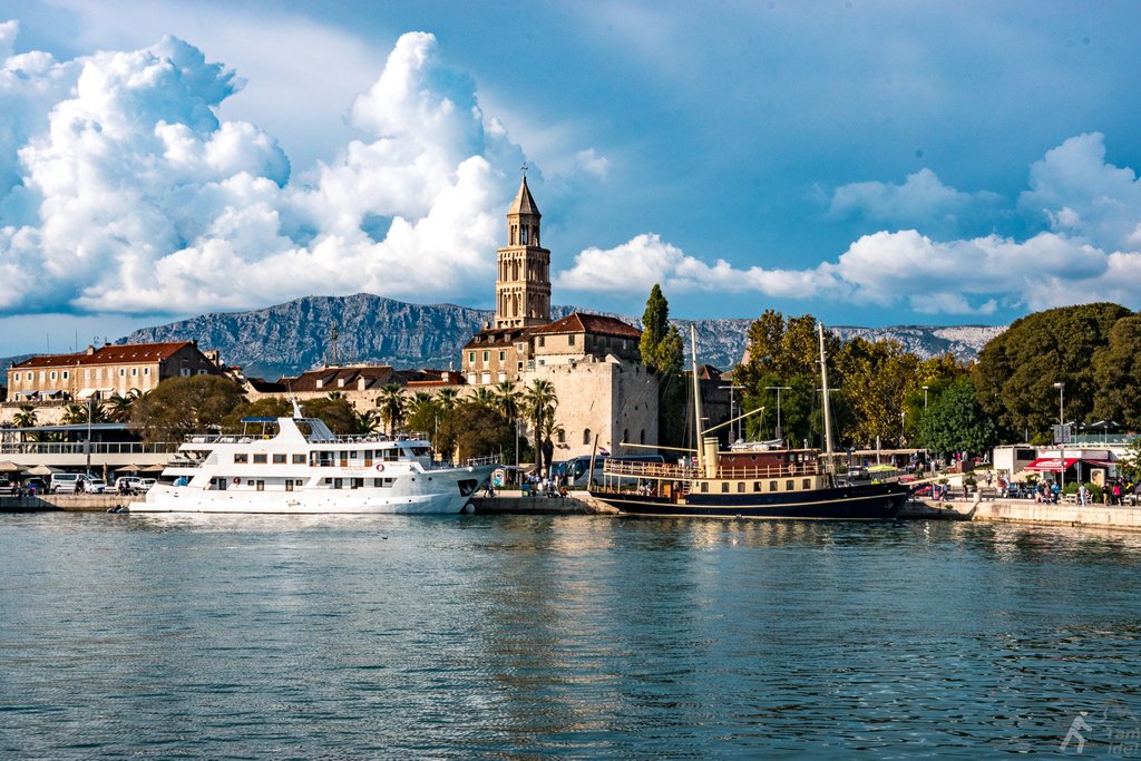 tamideblog's tweet photo. Split od strony przystani promów ;) Widać więżę katedry św. Duje 

https://t.co/IP7DovKNkc⁠
⁠
#split #splittown #dalmatia #croatia #croatiafulloflife #croatiaweek #croatia_photography #chorwacja #lonelyplanet #kroatien #hrvatska #travel #traveling #instatravel #marina⁠ https://t.co/yXI8Bcmrfc