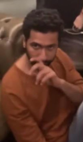 Joshi05Karan's tweet photo. @roooossshhiiiii Close enough... https://t.co/YgeFeXZc4B