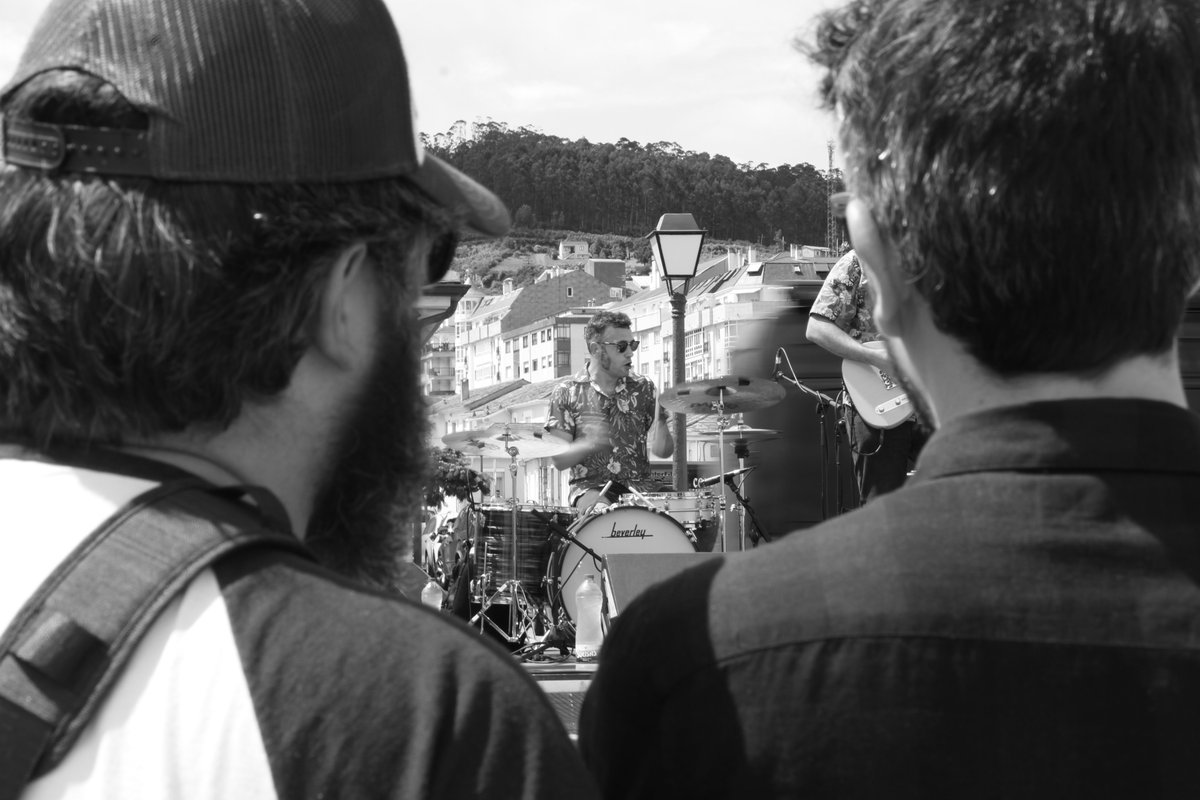 theeblindcrows's tweet photo. Graciñas pola do sábado, @OsadoMar 🖤 Un pracer volver a #Burela 🍹 https://t.co/PtUw5Y726s