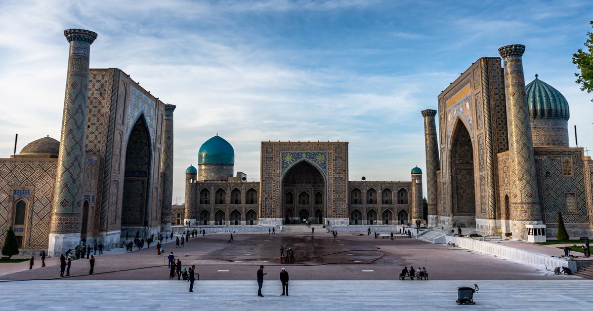 NOMADasaurus's tweet image. This is the Registan in #Samarkand, #Uzbekistan.

There are 3 buildings that all face the centre square. Each madrassah has its own unique door, beautiful colourful tile work &amp;amp; 2 grand portals. In 2001, it was included in the UNESCO Heritage List. 

#TravelCentralAsia #uzbtravel
