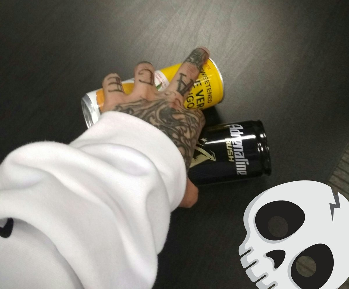 krrenlow's tweet image. Пора что то менять в своей жизни, желательно как можно скорее и желательно по тому вектору который я выбрал, а так четверг, собеседование,работа и куча планов на день 👿