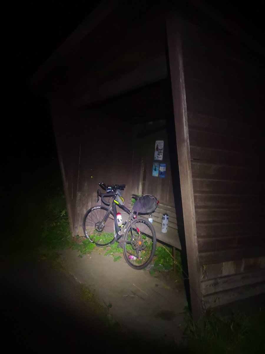 iZaP's tweet photo. Bivvied at the bus stop, found a breakfast place open at 6am at this little town! #jogle #bikepacking #cycling https://t.co/h8N2s161zC
