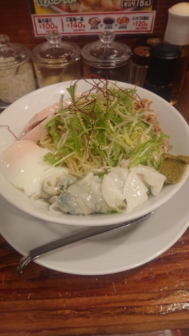 新宿。体に悪いものを食す。
冷し塩ワンタンメン。 