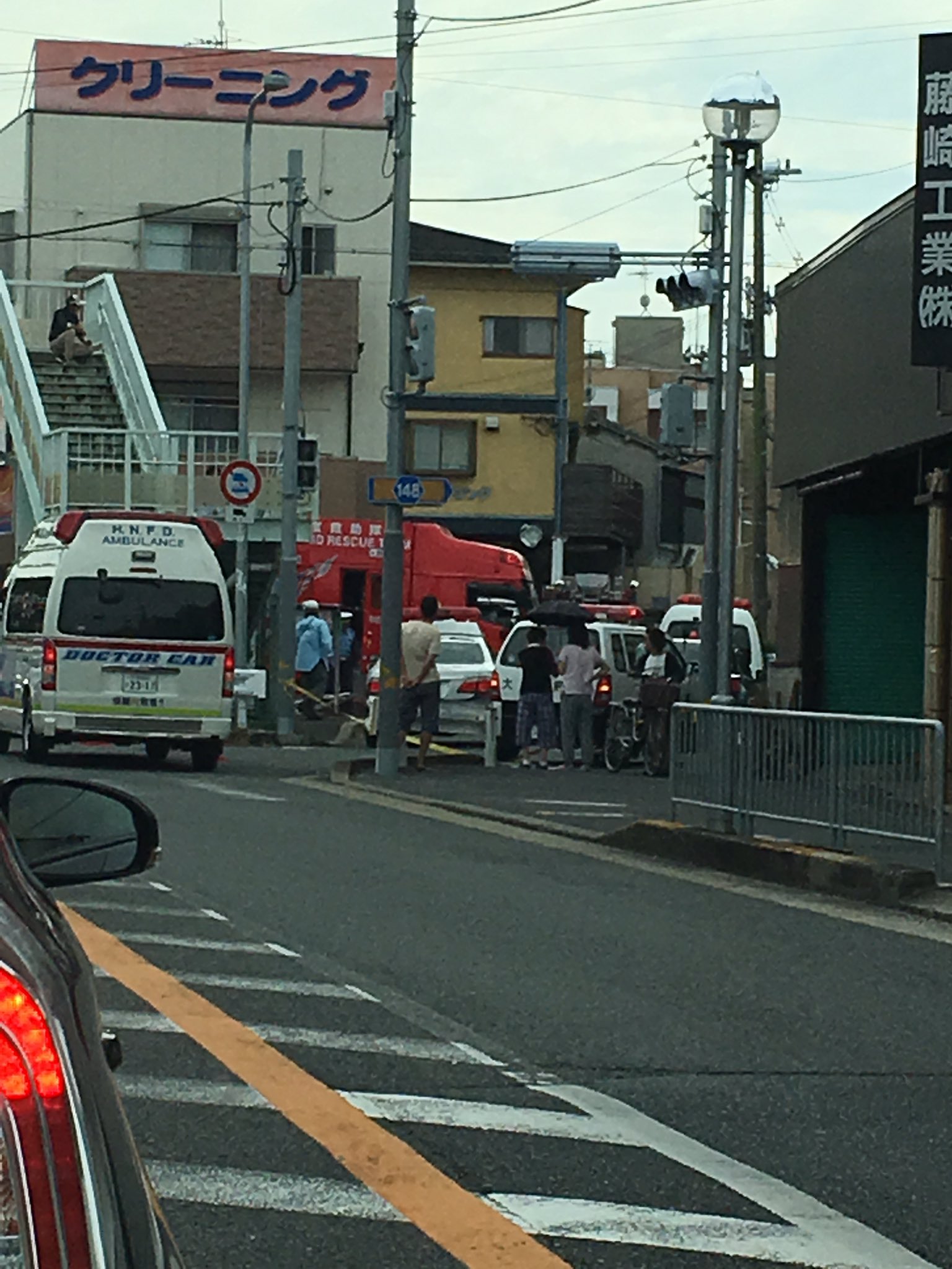 枚方市茄子作で車と人が衝突する事故が起きた現場画像