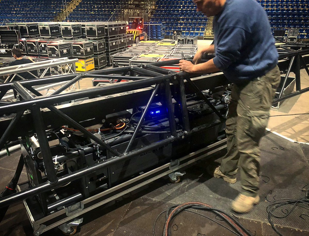 stagesystemIT's tweet photo. Our #HighSpeedWinches E40 and S30 on a @litectruss track system, packaged with a @kinesysprojects control solution.
#StageAutomation #EntertainmentWinches #EntertainmentEngineering #PerformerFlyingWinches #CircusRigging #AerialRigging #CameraFlyingWinches #MovingToEntertain https://t.co/lQcEyiAw2u