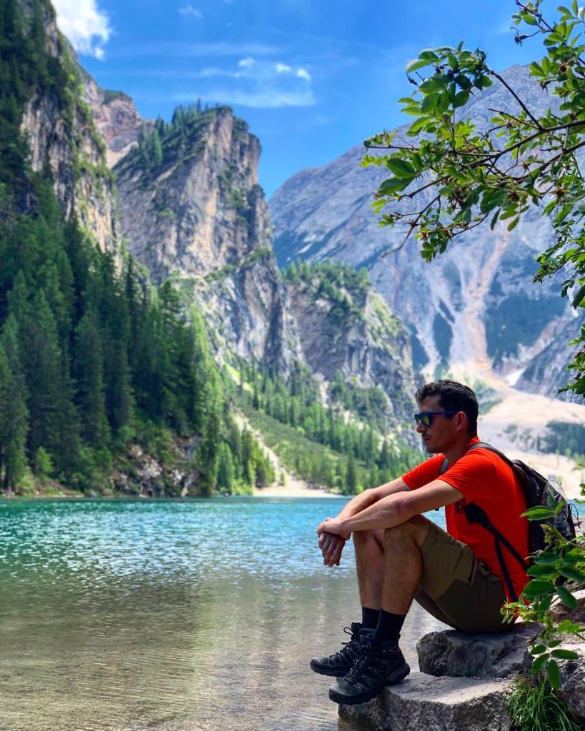 Pour ce nouveau #jeudiphoto on vous présente le Lago di Braies !
Une perle de nuances bleues turquoises au cœur des #montagnes des Dolomites ⛰
Une merveille de la #nature, tout ce que l’on aime 💙
📍Lago di Braies, Dolomites 
#mountains #paysage #randonnée