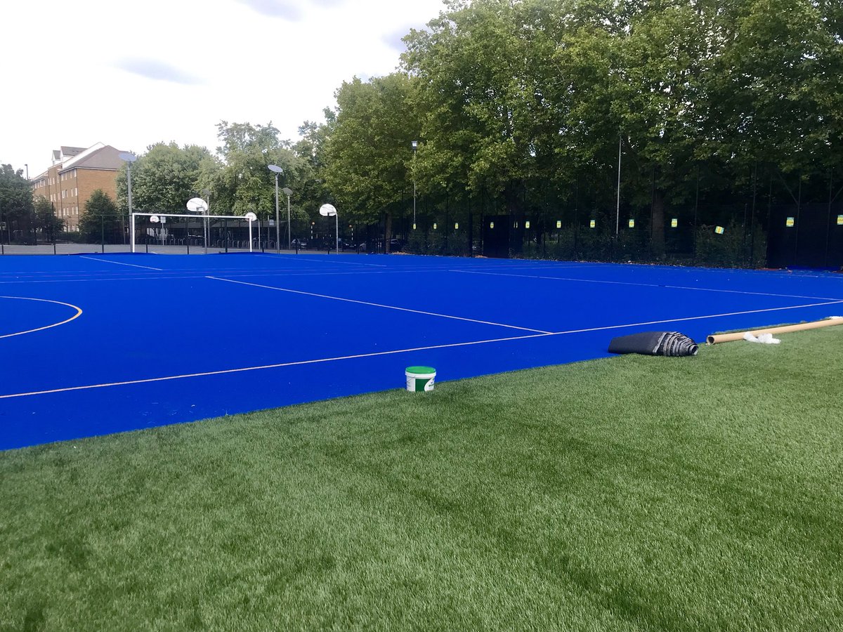 SyntheticTurfM's tweet photo. WOW ! That blue really pops. Tennis courts laid this week at a secondary school. That'll be a nice surprise when they're back at school (very soon!) 💙 https://t.co/2V1AXw3moJ