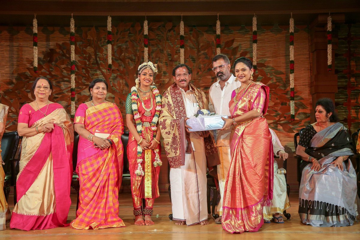 Nettv4uTamil's tweet photo. Bharatanatya Arangetram Of Selvi Abyukta Manikandan Event Stills
More Stills: https://t.co/28Z90tz6B8
 
#SamPaul #Manikandan #Abyukta #KPandiarajan #PriyaAnand #SuhasiniManiratnam https://t.co/j3VnKZ8e2J