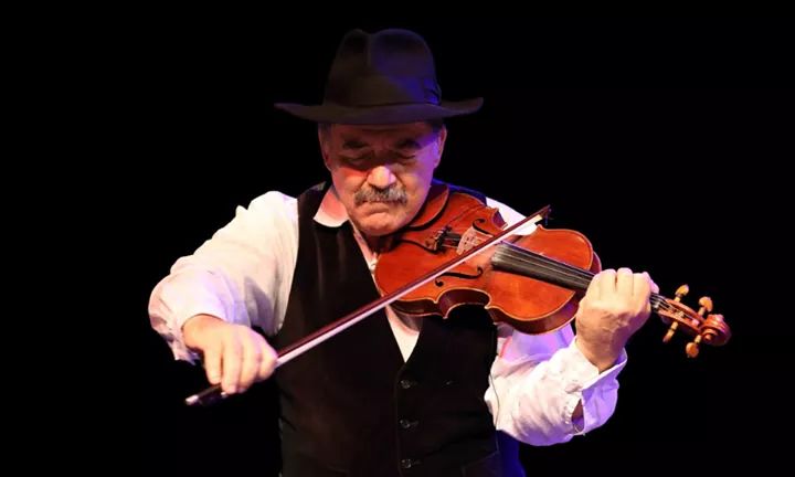 In Piazzetta Pescheria a #Portogruaro, domenica 25 agosto alle 21, #Ziganoff #Jazzmer #Band &amp; #IgorPolesitsky trascinano il pubblico Dal #klezmer al #jazz lungo le vie della Bessarabia, un viaggio nelle tradizioni musicali popolari ebraiche dell'Est Europa festivalportogruaro.it