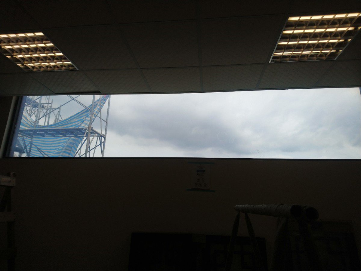SMARTINT_CO's tweet image. 👉任務達成👈
長度4米3 ，完全無拼接， 一次完工 
Mission Completed with 4.3 meters long.  

#switchable #smartglass #100% #MadeInTaiwan 
#AgentWanted mail to info@smartint.co 
#台灣製造生產 #品質保證 #隱密 #隱私 #一切保密 #調光薄膜 #昶曜  #採光 #遮蔽 #豪宅  #樹林 #海明寺