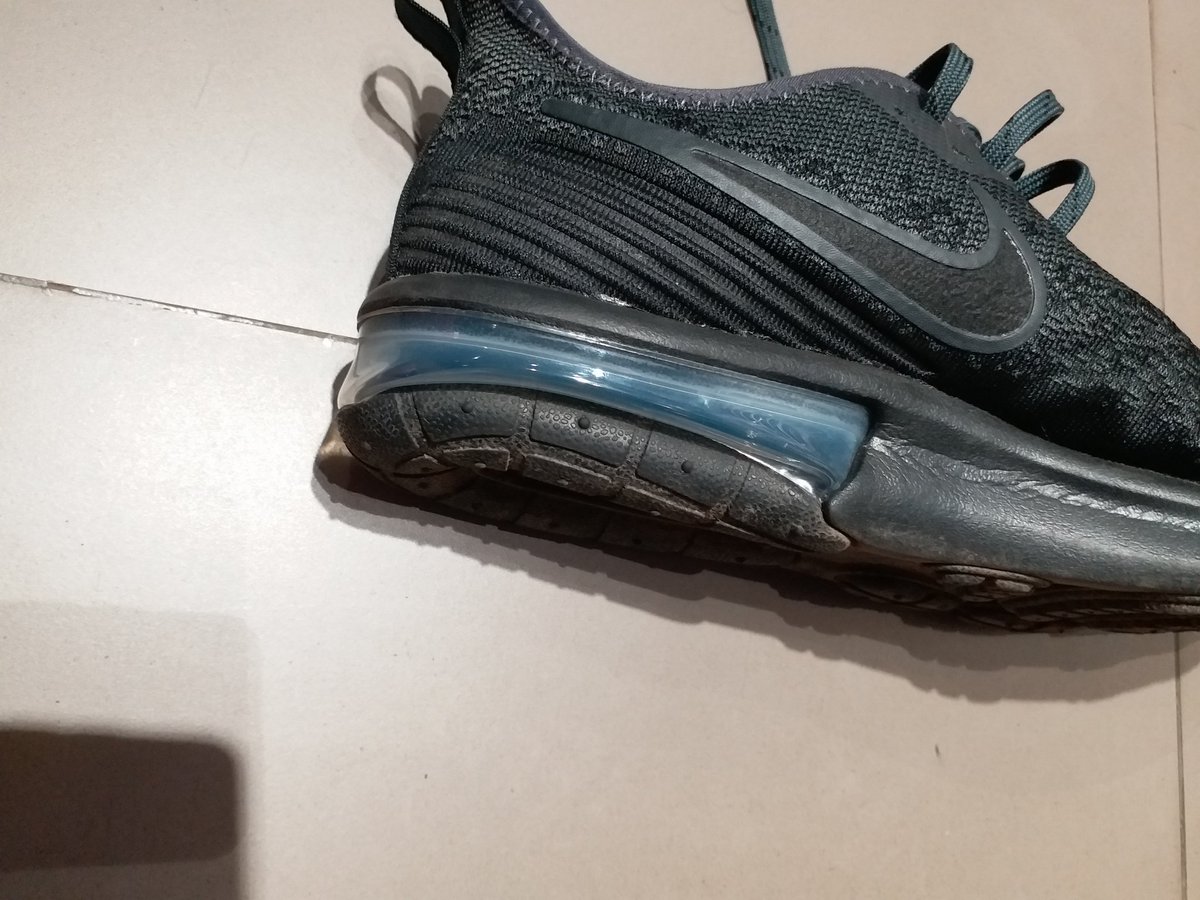 swastayan's tweet photo. @Nikeindia1 bought Airmax (during sale period) on 27 Jul from AK Marketing store in Belapur, Navi Mumbai. Air tube of one shoe damaged within 3 weeks of minimal use. Store sent mail with photos on 18 Aug to Nike India Customer Care but no reply. Request replacement of product https://t.co/15NpmdRtAt