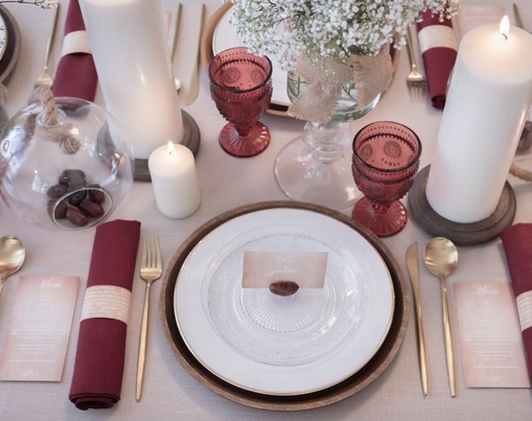A colorful table setting with red, gold and pink tones!✨ So chic🌸
Rentals: <a href="/partysocialuae/">Party Social</a> #weddinginspirations #uaewedding #saudiwedding  #partysocialuae #kuwaitwedding #qatarwedding #whitewedding #classicstyle #weddingplanners #weddinglove #dubaiwedding #designinspiration