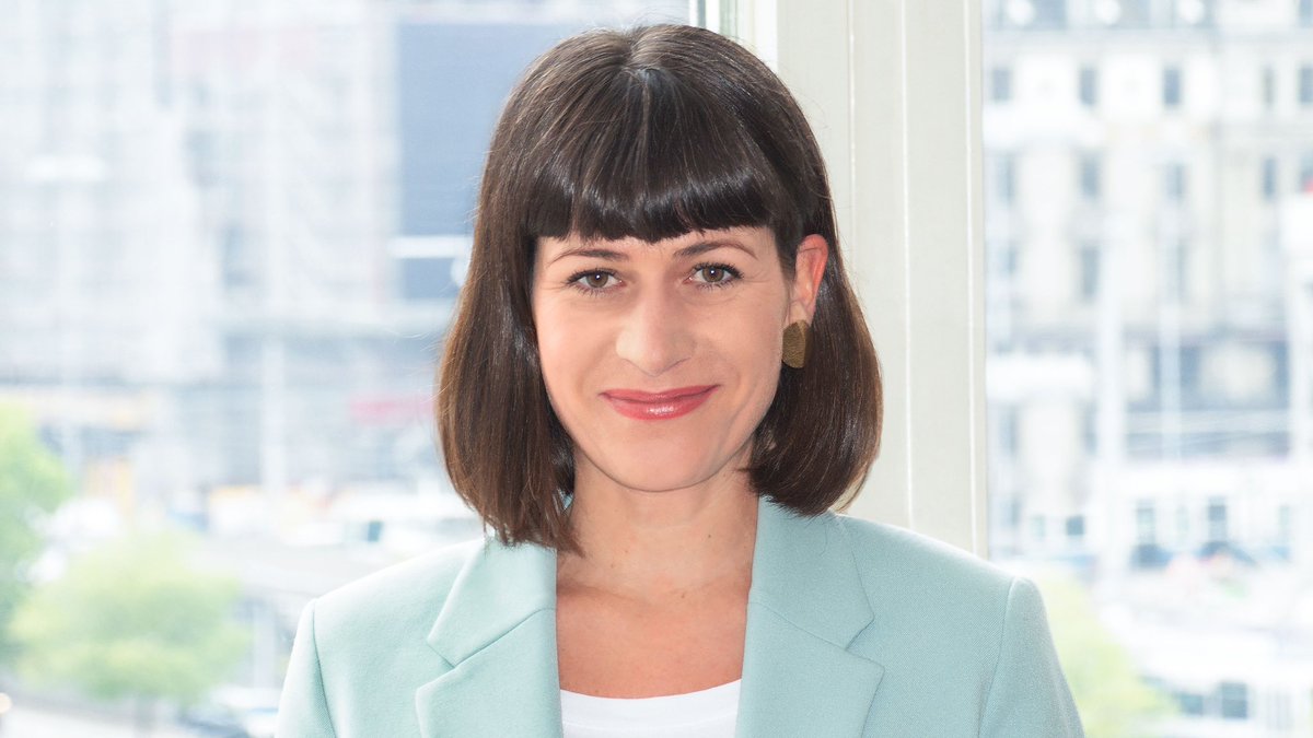 MartinNeukom's tweet image. Der Regierungsrat hat Katrin Leuenberger, dipl. Architektin ETH/SIA, zur neuen Amtschefin des Immobilienamts ernannt. Herzliche Gratulation, viel Erfolg und willkommen in der Geschäftsleitung der Baudirektion! #bdzh