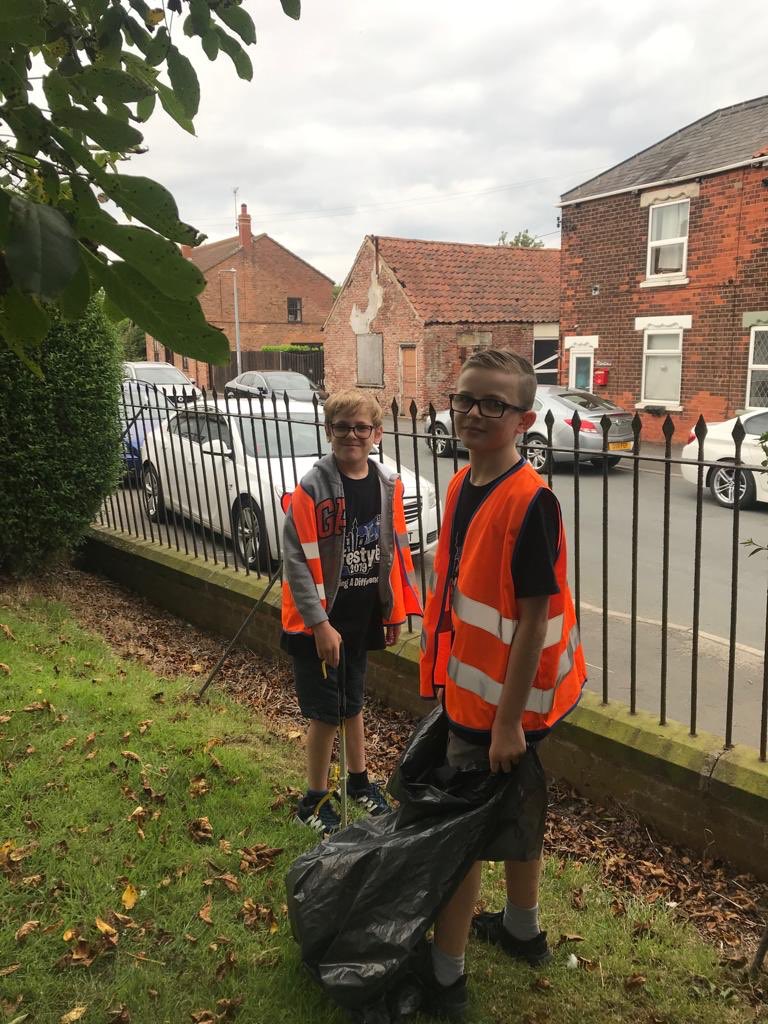 Richard06883664's tweet photo. Big cleanup continues last night with a little help from Jospeh with Thomas still on holiday.And even a leaflet drop around the village for our coffee morning next Saturday.@HP_LifestyleYET @Humber eat_ERYN @thedeephull @OttyPlayField @East_Riding @RadioHumberside @PCSODarrenB https://t.co/2TI3yTVDuu