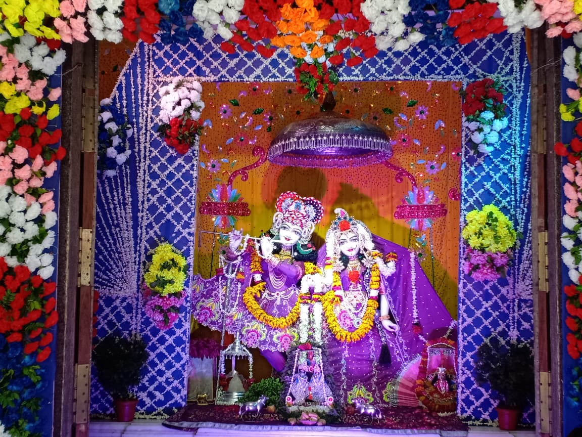 DN_Thakur_Ji's tweet photo. "तिलक, चोटी, तुलसी, कलावा ये हिन्दुओं की पहचान है, ये सभी हमारे संस्कार है। इन सभी चीजों से हमारे विचार विवेकशील होते है इसलिए हमें अपने जीवन में इन सभी को धारण करना चाहिए।"

।। राधे राधे बोलना पड़ेगा ।। https://t.co/kPScrT4H4I