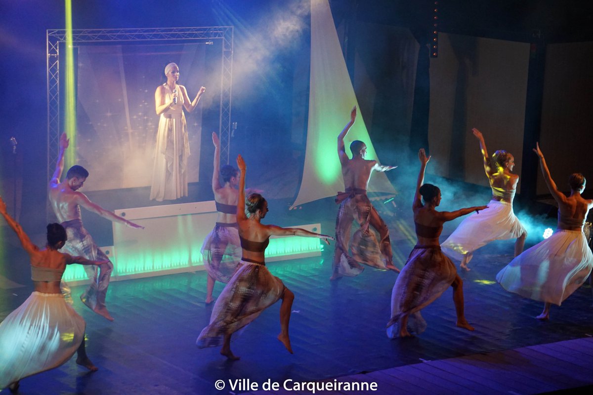 VdeCarqueiranne's tweet photo. Hier, la troupe du Boulevard des Légendes et ses 12 artistes ont proposé un show exceptionnel au public présent à l’Auditorium du parc St Vincent !

📷 Retour en images sur cette soirée où nostalgie et joie de vivre étaient au programme !

#mycarqueiranne #culture #clairval https://t.co/aTaNEUIlWS