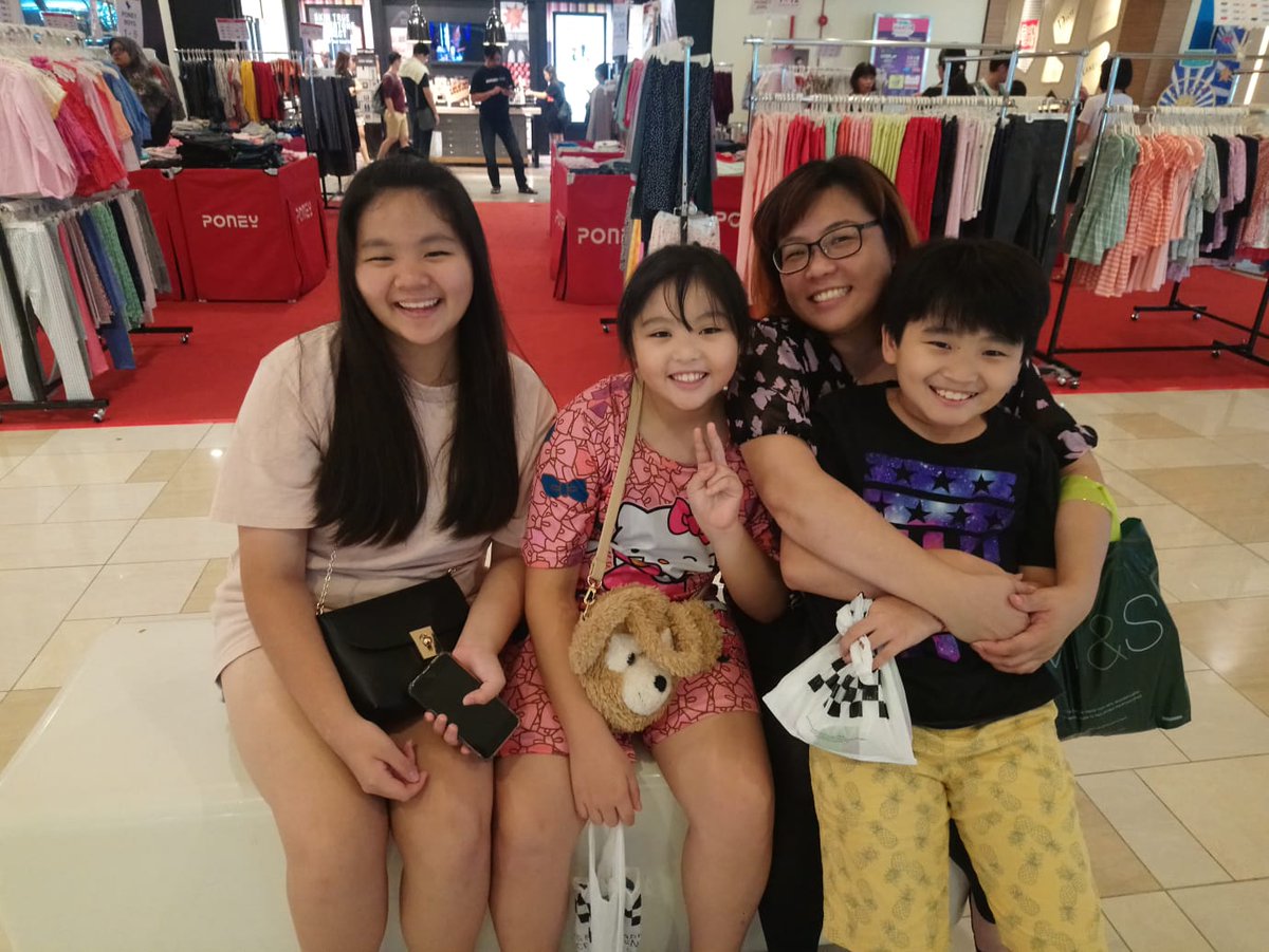 moritakoh985's tweet photo. i could still remember clearly 25th years ago that our beloved mummy left us and gone home with the Lord. How time files and all of us have been grown up so well now. Mummy will be very busy taking care of her grandbabies or going JB with us that days. https://t.co/FrFqk7IPzr
