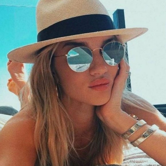 luxxfashions's tweet photo. So good I had to share! Check out all the items I'm loving on @Poshmarkapp #poshmark #fashion #style #shopmycloset #victoriassecret #lostwander #rayban: https://t.co/3WdCnFFdcF https://t.co/d5S95ux3NV