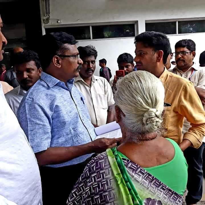 SenkodiB's tweet photo. ஆகத்து 21 :

அம்மா அற்புதம்மாள் அவர்கள் #தலைவர் #திருமாவளவன் MPஅவர்களை இன்று சந்தித்து - 

அண்ணன் பேரறிவாளன் விடுதலைக்கான விடயம் குறித்து வேதனையோடு  உரையாடினார்! https://t.co/HHwXjotVLz