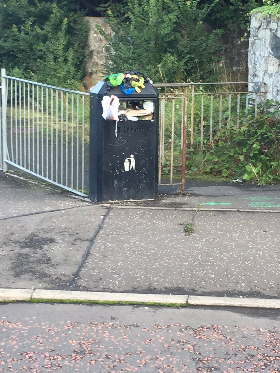 Arfyoung's tweet image. @Edinburgh_CC a regular problem. Just 2 of the buckets that are often found in this state. Guardwell glen and junction of Gilmerton Dykes Drive and Hyvot Loan. #dogwalkerproblems