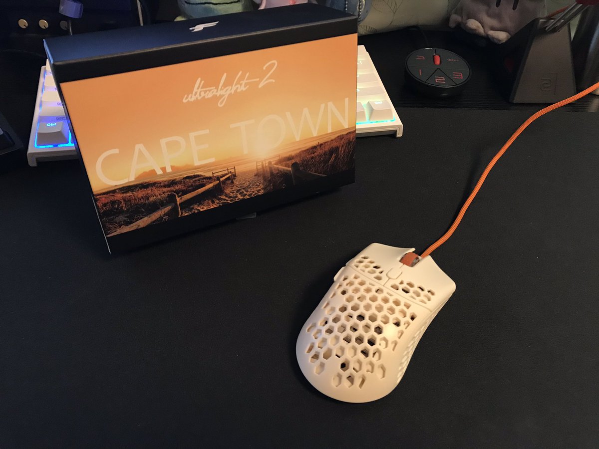 pkwata13's tweet photo. CAPE TOWN ultralight2
世界最軽量のマウス(らしい)
Ducky one 2 mini whiteとの相性も良さげ😋
I love ふもっふ❤
@fumoshop @finalmouse @DuckyChannel
#one2mini #ultralight2 #finalmouse https://t.co/pKa6O2RPIb