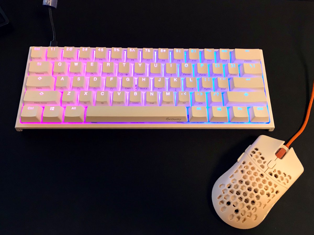 pkwata13's tweet photo. CAPE TOWN ultralight2
世界最軽量のマウス(らしい)
Ducky one 2 mini whiteとの相性も良さげ😋
I love ふもっふ❤
@fumoshop @finalmouse @DuckyChannel
#one2mini #ultralight2 #finalmouse https://t.co/pKa6O2RPIb