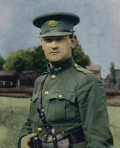 #OnThisDay 1922 Michael Collins was shot dead in an ambush by Anti-Treaty forces at Béal na Bláth, Cork. "They won't shoot me in my own county," said he. While theories abound, we may never know who fired that fatal shot. Ireland had lost a great leader.
#Ireland #History