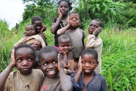 Photographing kids in the DRC. While out #cycling I happened upon a group of #kids in the #Congo some years ago. #tbt #democraticrepubliccongo #green #faces #places #amazing #fun #cute #simplychildren #canon #travelling #landscape #people