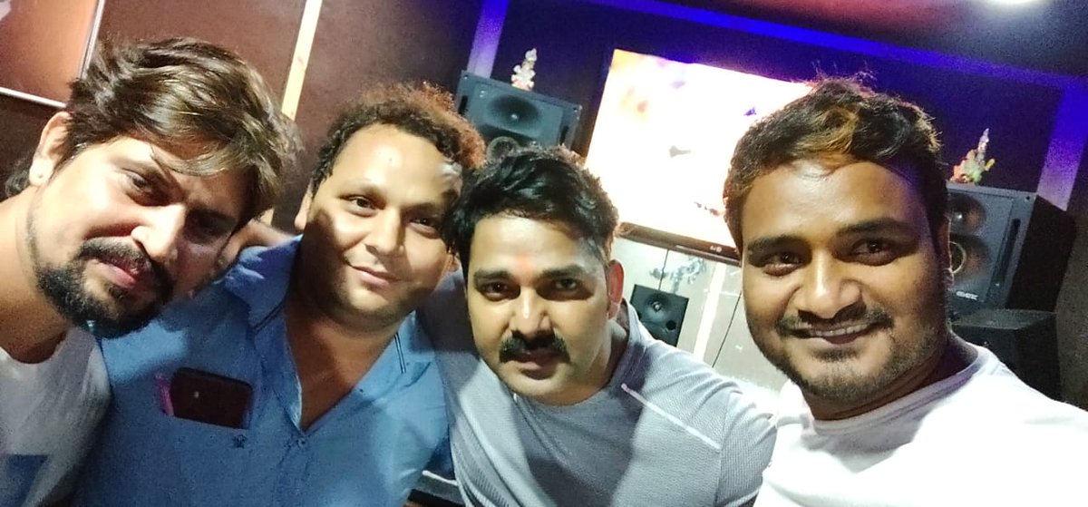 LyricstAzad's tweet image. Today a Song recording● of #BOSS (Movie)
#PawanSingh #AzadSingh #ShyamDehati #ChoteBaba #PremRai #VivekSingh #NishantSingh #AmitSingh #ArvindChoubey