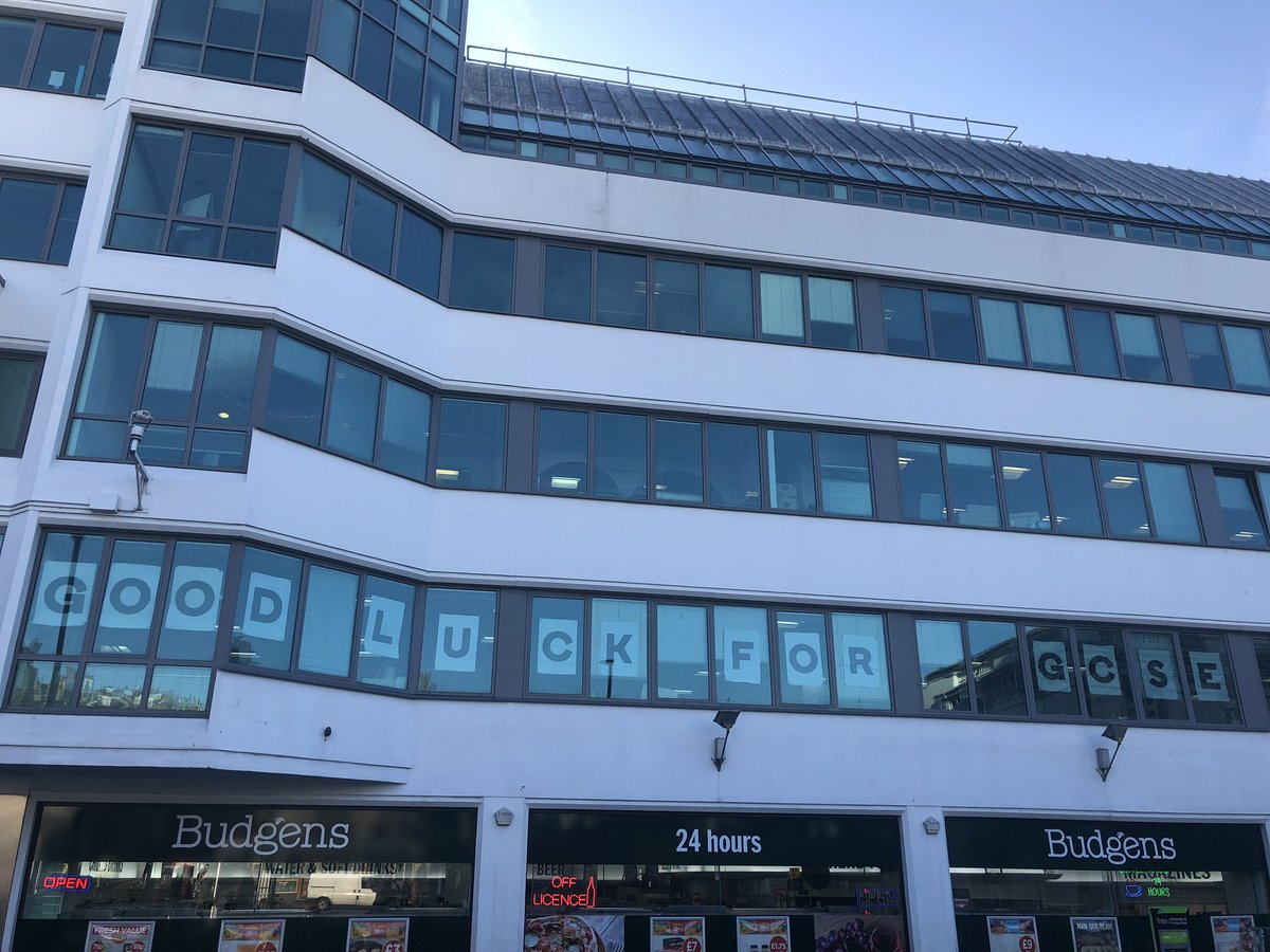 hannah__morrish's tweet photo. 🤘🏼Best of luck to all the #GCSE students this morning! @thestudentroom is here to support you all day and beyond as always
#gcseresultsday2019 
👇🏼 TSR Towers https://t.co/j4jScLWDIQ