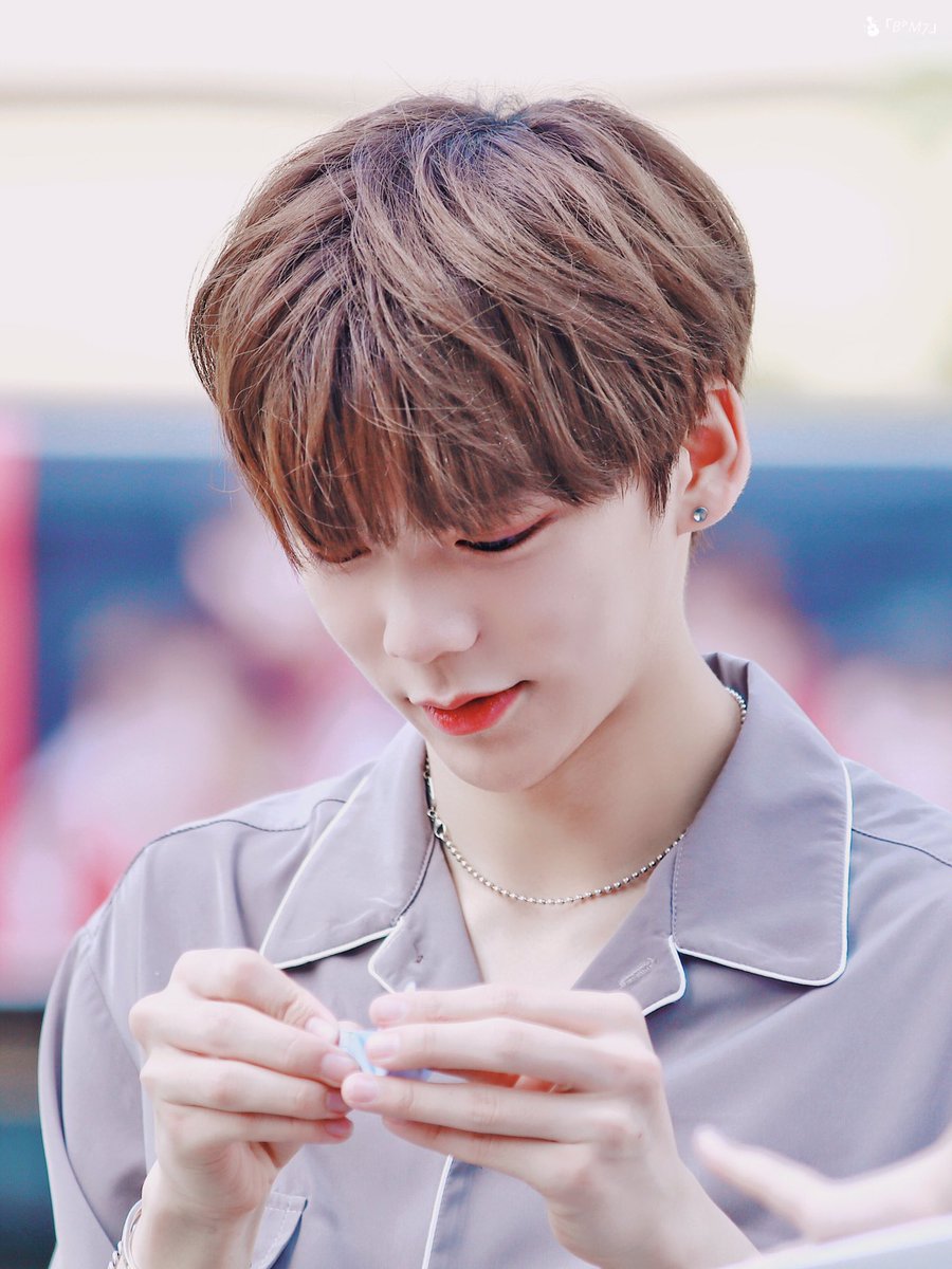 BbM7_0916's tweet photo. ✄190822 상암 mini fm

🍧.｡;･+ヾ(♥◕ฺ∀◕ฺ)ﾉﾟ:｡･+

#MINCHAN #민찬 #홍민찬 #VERIVERY #베리베리 #VERI_CHILL #TagTagTag 
@by_verivery @the_verivery https://t.co/fhAUAkQtv1