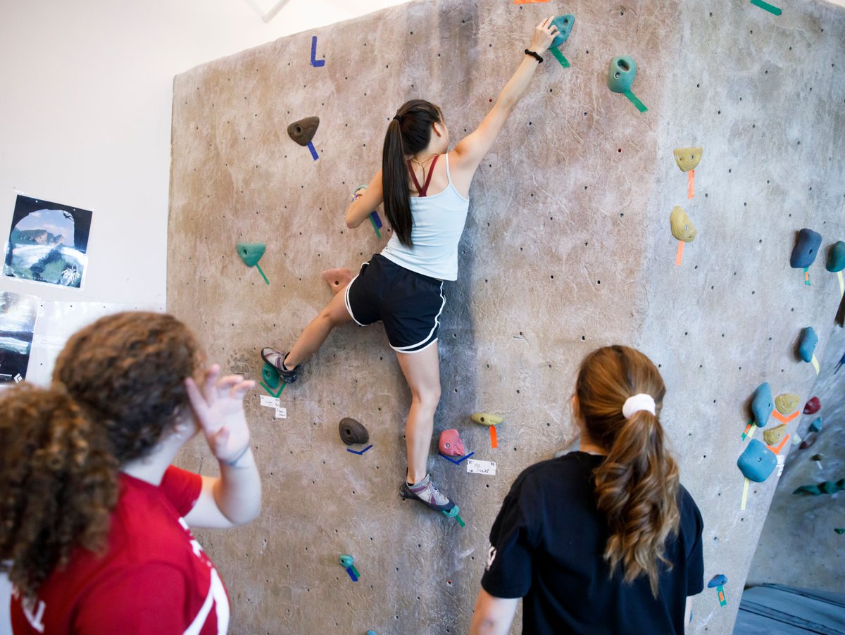IUBloomington's tweet photo. Nothing can stop me, I'm all the way up 🙌

Try @IU_Outdoors' bouldering wall in Eigenmann Hall every day during #IUWW 12-6 PM. 🥾🧗‍♀️ https://t.co/ZHGGdb71A7