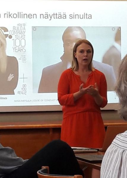 "Miksi hyvät tyypit tekevät pahoja asioita?"
"Tyypillinen rikollinen näyttää sinulta"<a href="/AcfeFinland/">ACFE Finland</a>  tilaisuudessa <a href="/NRatsula/">Niina Ratsula</a> todella mielenkiintoinen ja hyvin esitetty: Nordic Business Ethics surveyn tulokset ja eettisistä asioista käsin kosketeltavasti! #VaikuttavaaValvontaa