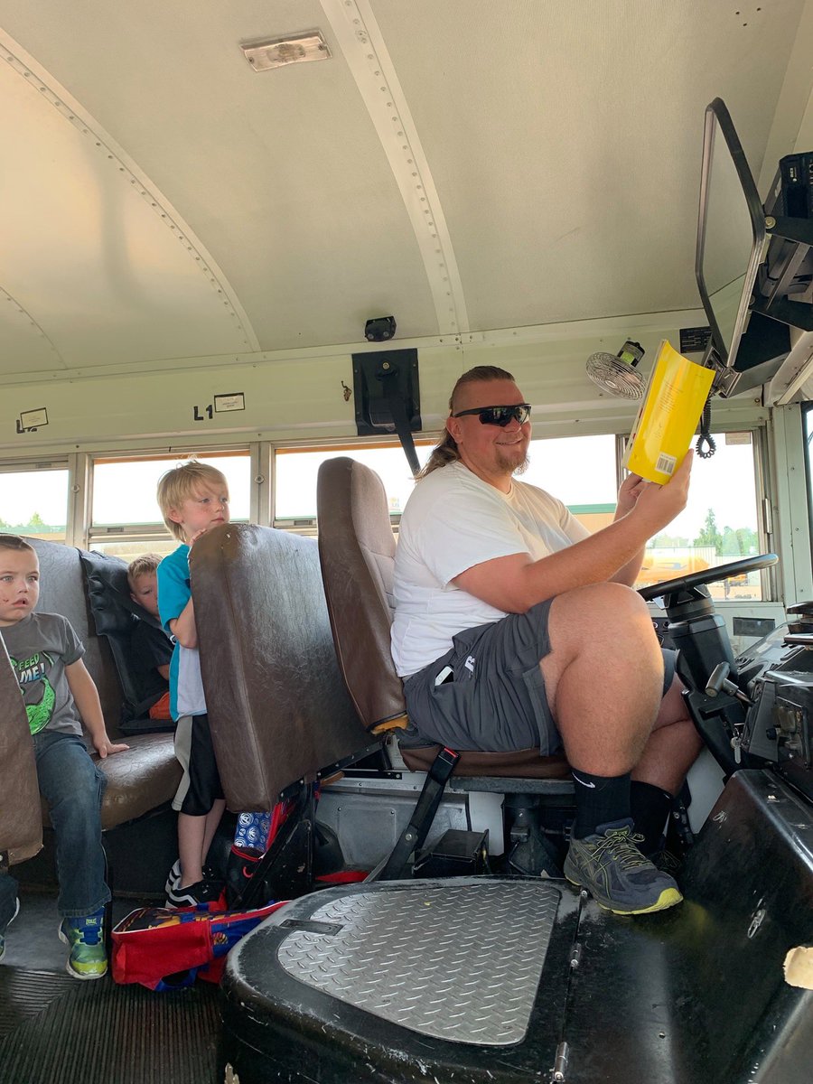 melody4thekids's tweet photo. “Take a look at this picture! Wow! Eli Schumemeyer reading to his kids while they wait for busses to release this morning! It made my day to see his heart in action for his kids��� success." @volusiaschools @MitchellKMoyer Cool, huh?!! https://t.co/cyDH6hECEC