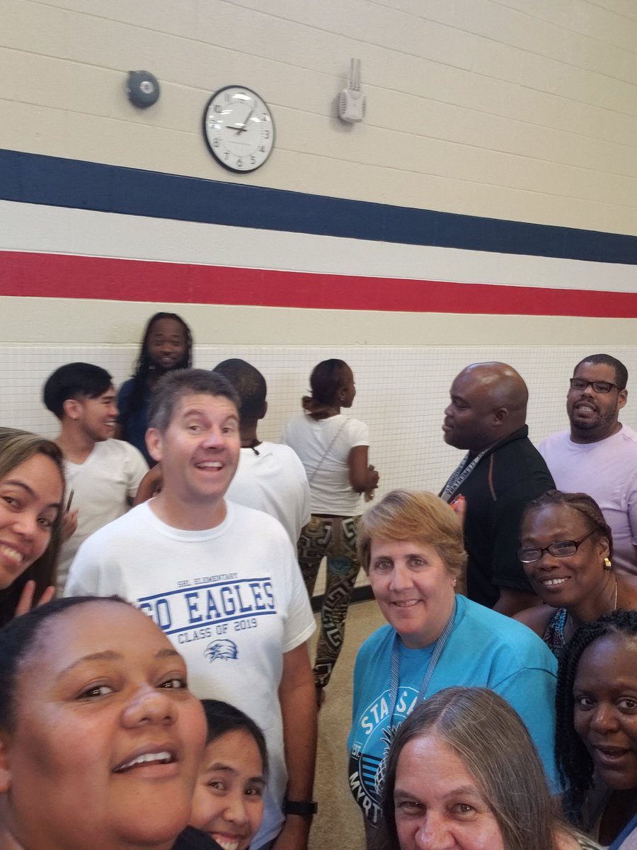 ShlMiss's tweet photo. @SHLElementary #PGCPSProud #goSHLEagles https://t.co/gszQ5jASSo