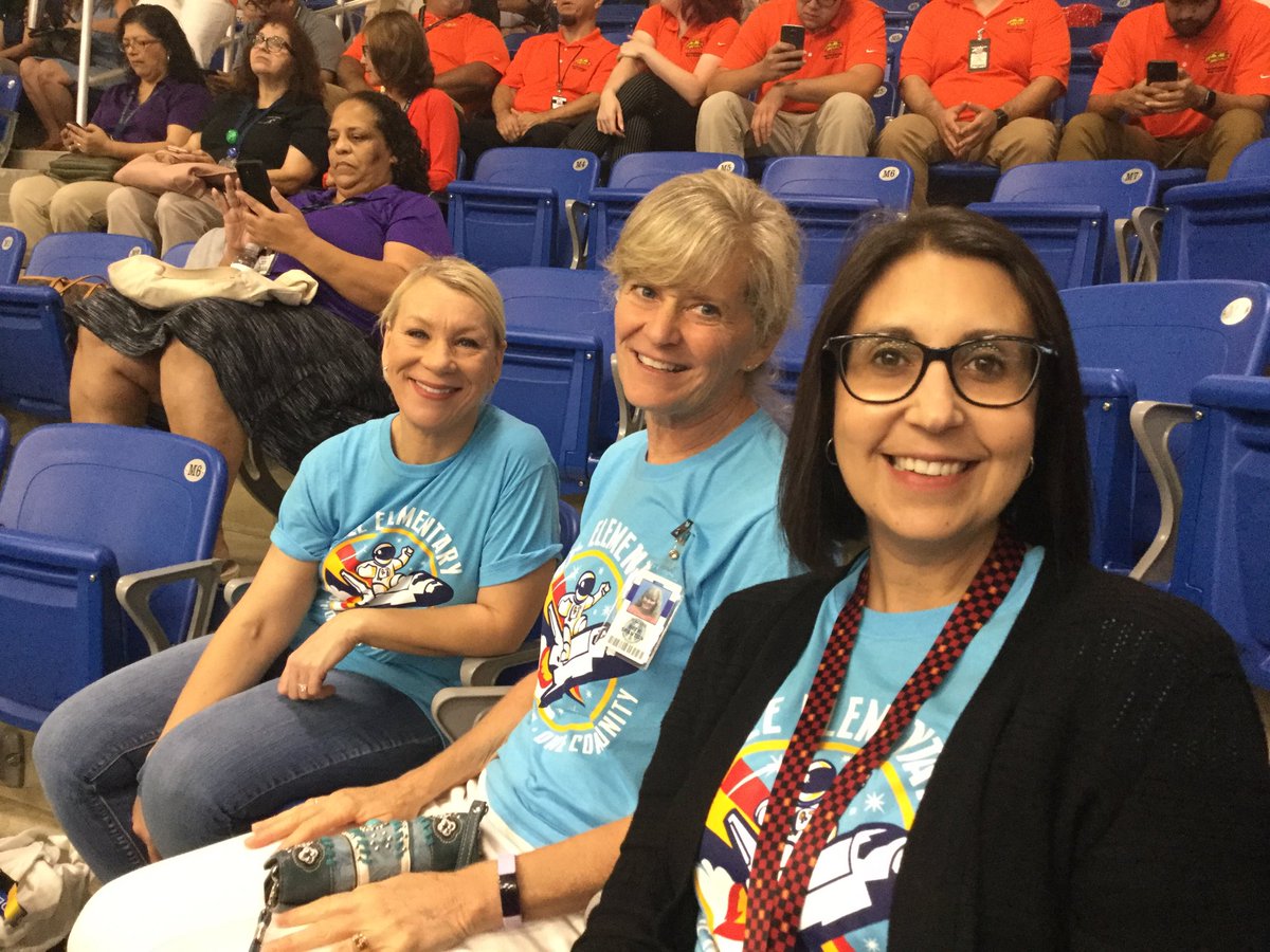 scobeelib's tweet photo. #ConvoSelfie.   Scobee Discovery Team loves NISD https://t.co/wfYn6XBby1