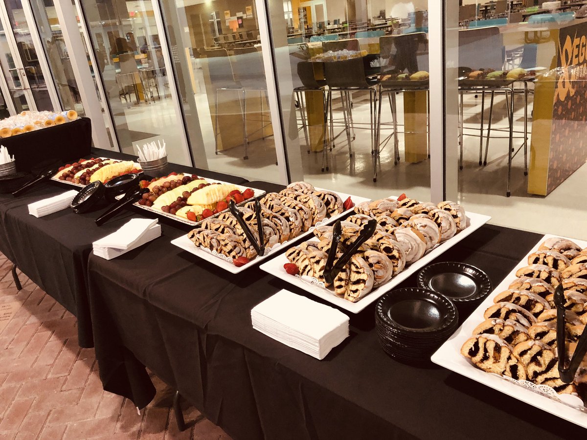 ChefJosephD's tweet photo. @SeguinISD Today is the Senior Sunrise the early bird gets the worm Kudos to the Seguin ISD catering crew for always giving their best!!!Great job Niome for your awesome work.@ChefJosephD #Catering #alwaysthebest https://t.co/zgojThiAhg