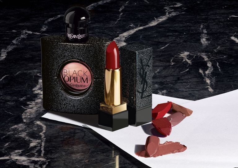 Pembe Ve Kirmizi Ruj Renkleri Kadinlara Cok Yakisiyor Kadinlive Com Makeup Ysl Beauty Lipstick