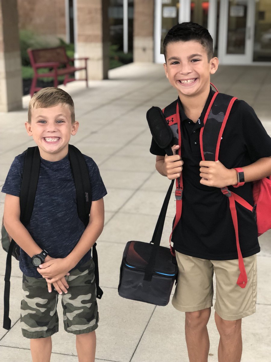 First day of school 1st and 5th grade <a href="/BCSRedmen/">BellevueCitySchools</a>