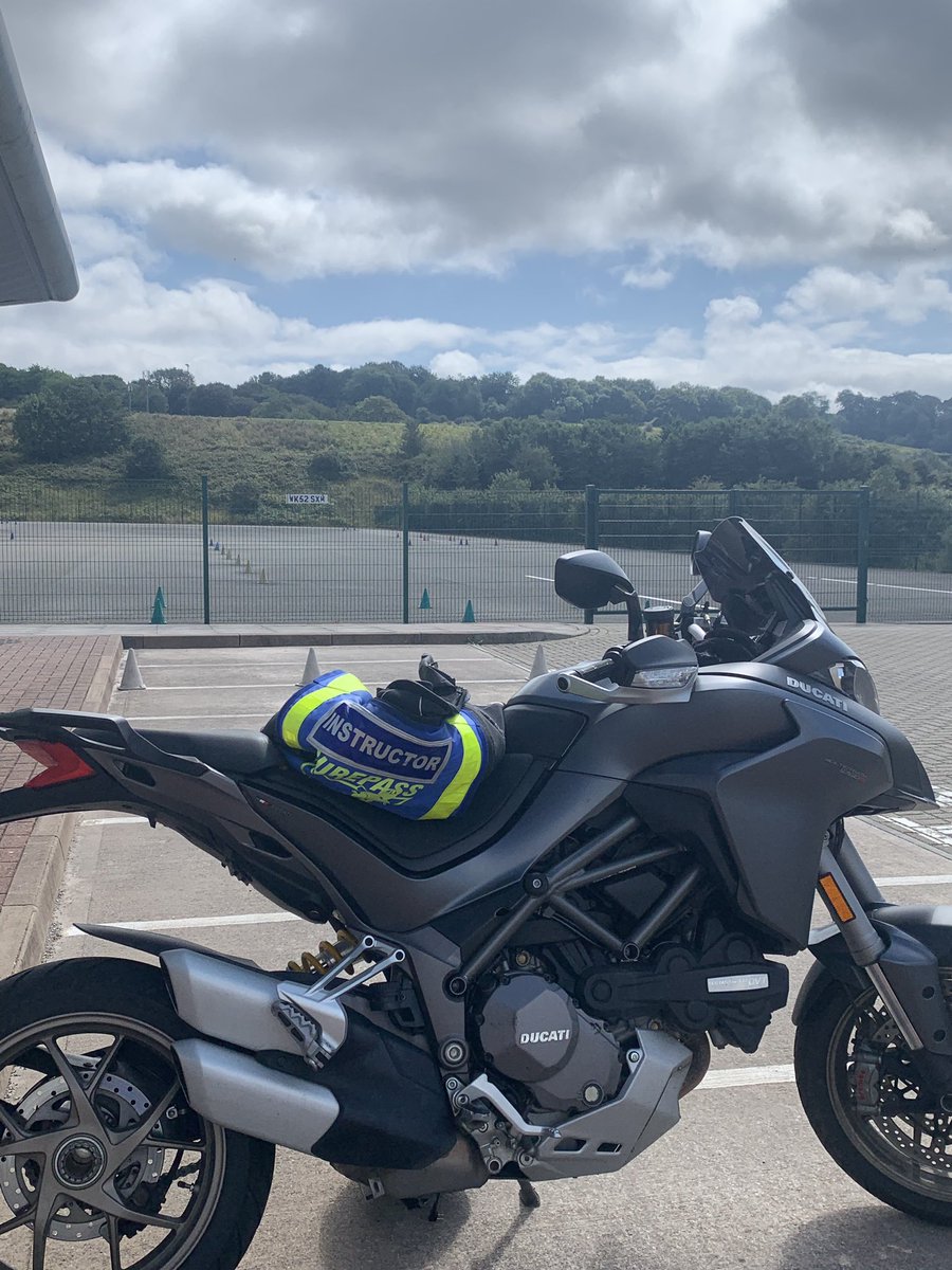 SurepassRT's tweet photo. A solitary bike in the bike bays can only mean 1 thing...  Mod 2time!! #motorcycletraining #das #Kawasaki #testsuccess #Er6n #Z650 #dastraining #plymouth #awesometeam #testtime #shinynewbikes #faultlesspass https://t.co/OEiRaJIGKj