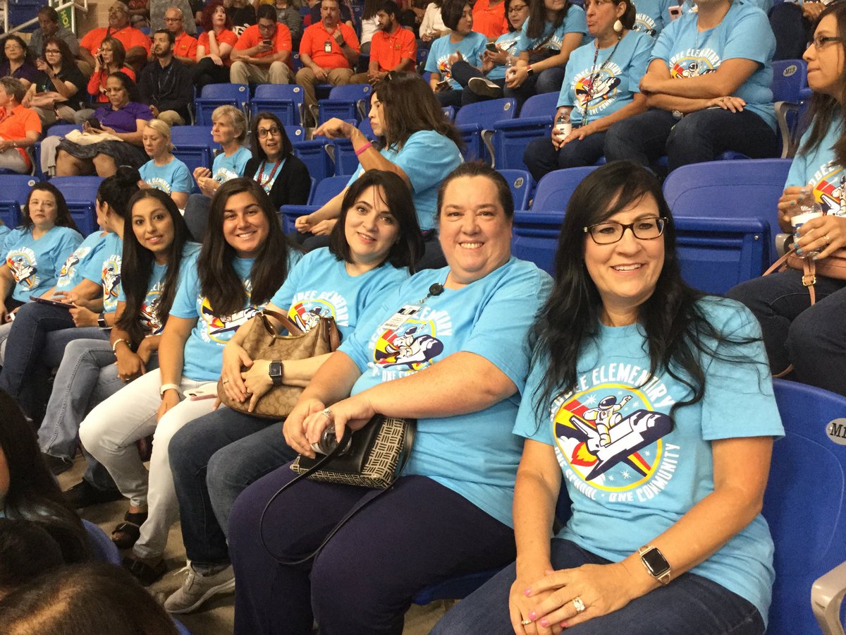 scobeelib's tweet photo. #ConvoSelfie.  Scobee is the best!!!!! https://t.co/2irJylDbi1