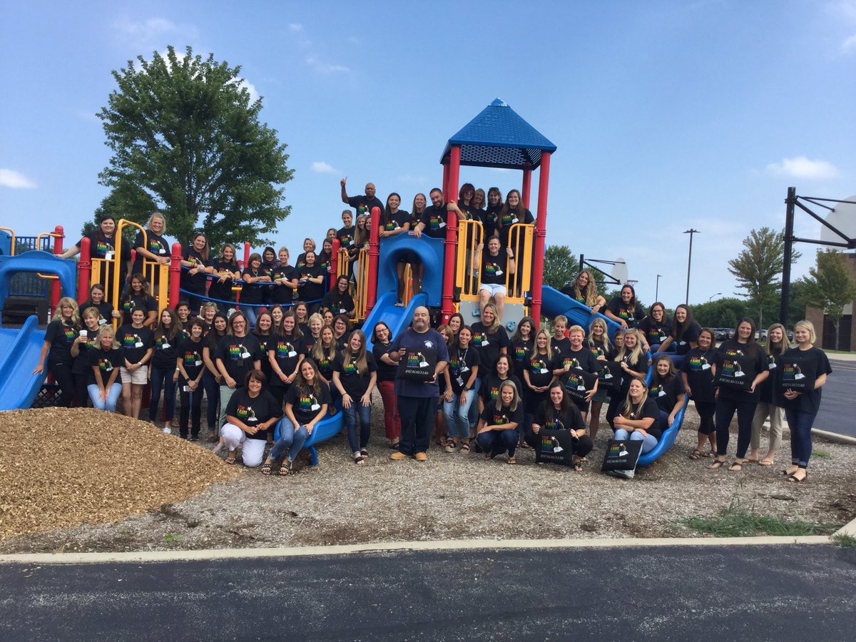 DrMartinHSYL's tweet photo. Could not more excited to start year 30. Hawthorn Elementary South, I am so extremely proud of what you create for children each day. Let’s make magic for the next 174 school days! #Become1 #D73inspires #D73bringsthejoy #HESRead2Lead https://t.co/P9gsEZzlF0