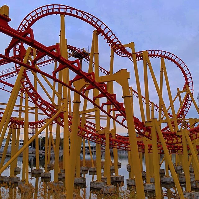 ParkShenanigans's tweet image. #ednor over the water at #laronde #sixflags #rollercoaster #rollercoasterphotography #themeparkphotography ift.tt/2zd2GSP