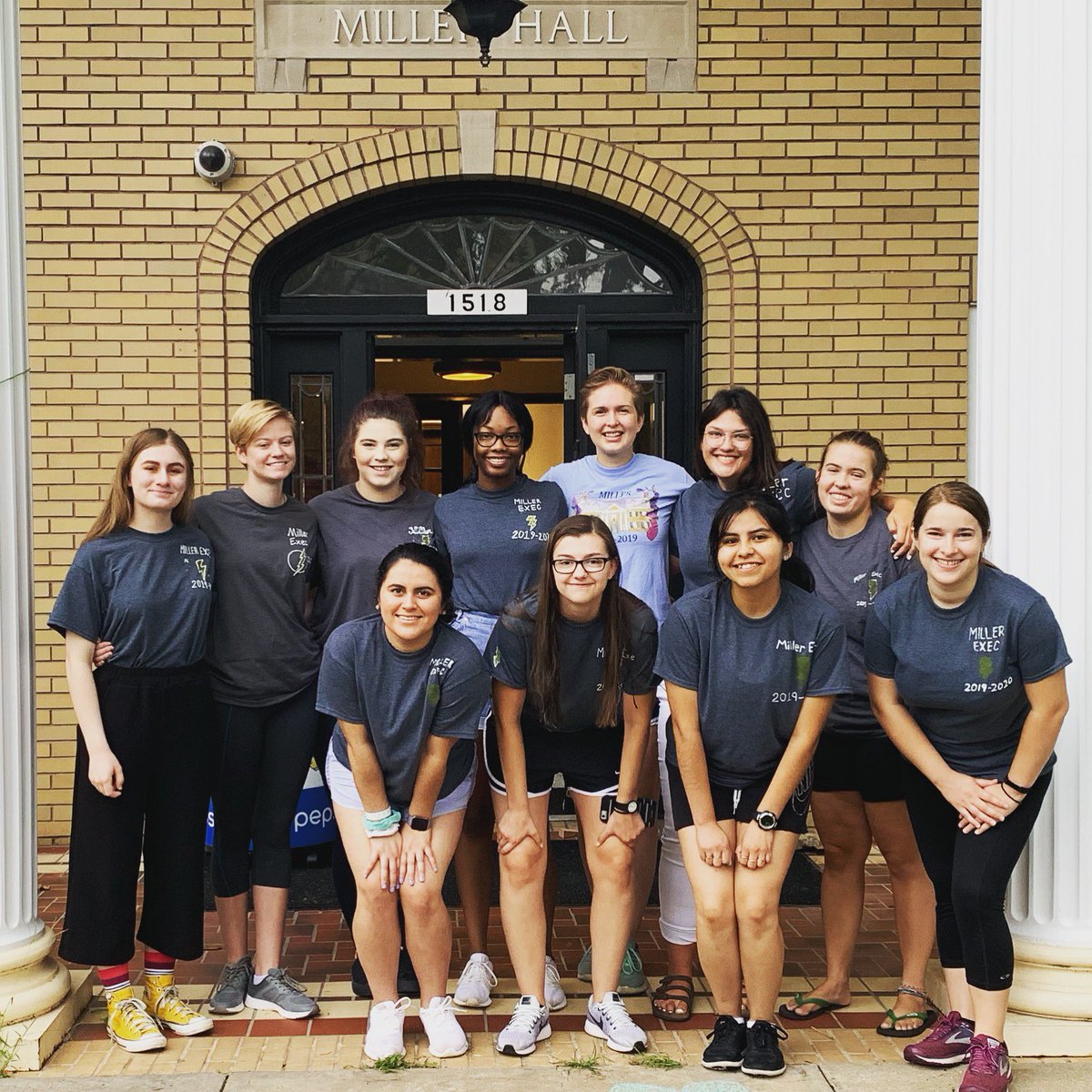 KUMillerHall's tweet photo. It’s Move-in Day! Exec is ready to meet and greet all of our new women and returners!💜💜 #millerlove https://t.co/V0bnHbQ0tR