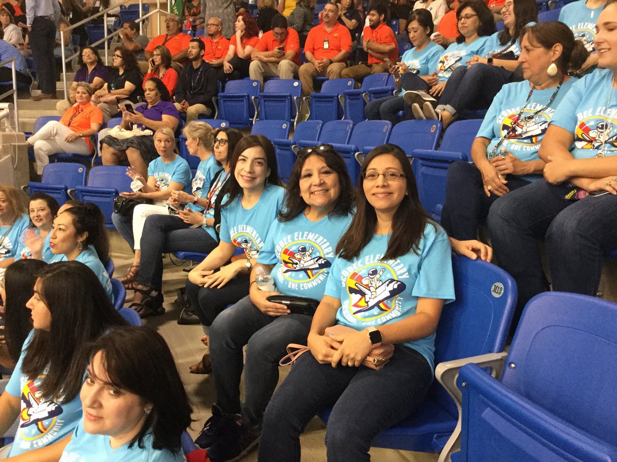scobeelib's tweet photo. #ConvoSelfie    We love Scobee.! Home of he Challengers....We are relentless!!!!! https://t.co/7PJkIxVI24