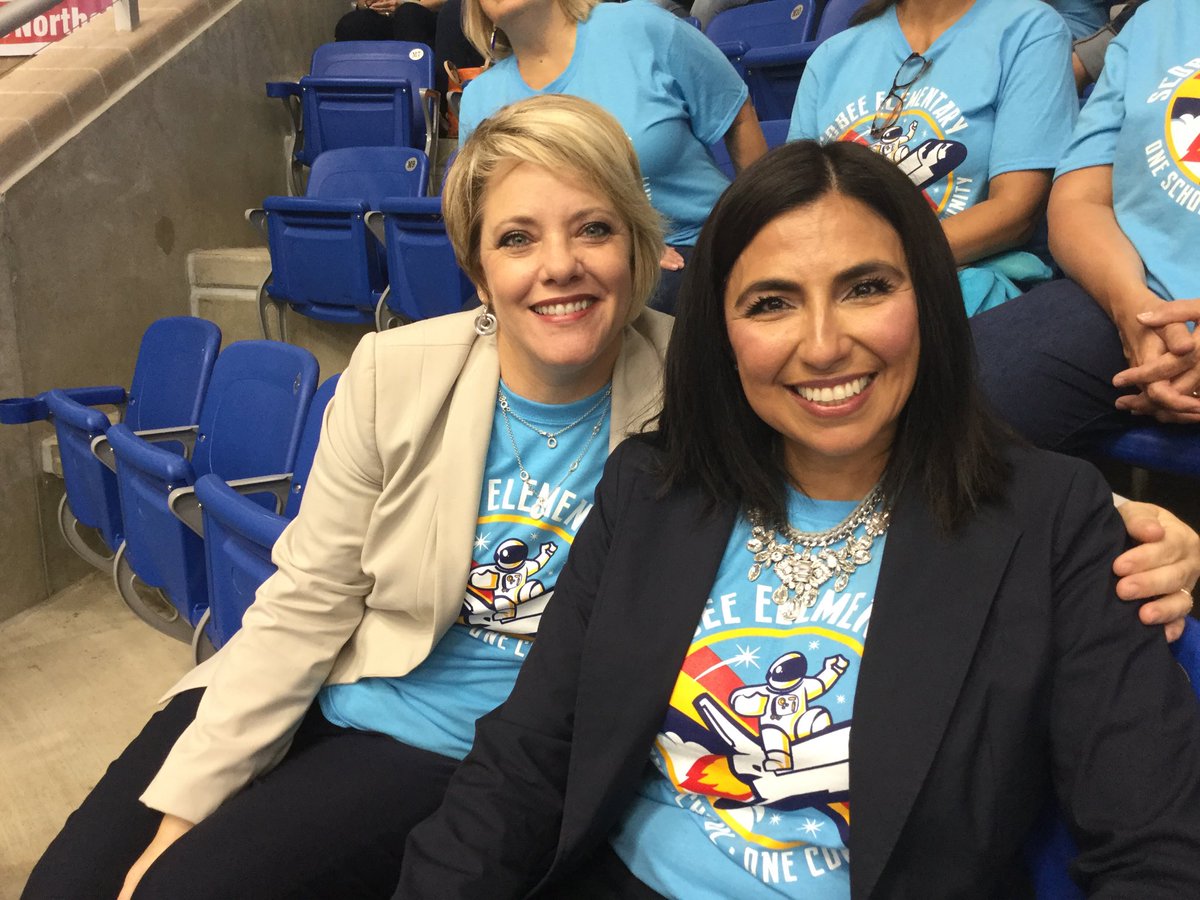 scobeelib's tweet photo. #ConvoSelfie. The best principal and vice principal in NISD!!!!!!!! https://t.co/WtC6ZzbHFZ