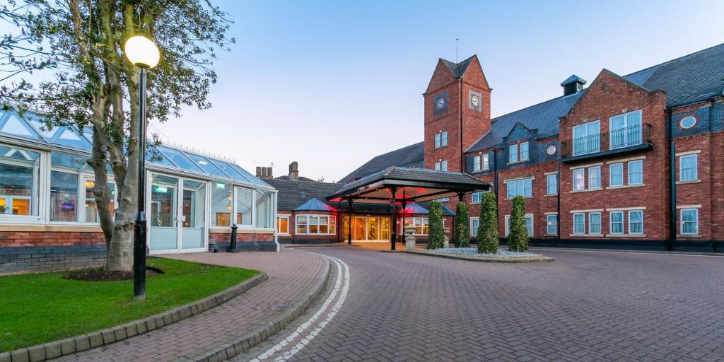 Take a break with the family this Summer and save up to 35% off our best available rate! Book today 👉 ow.ly/GFIj50vgK7T